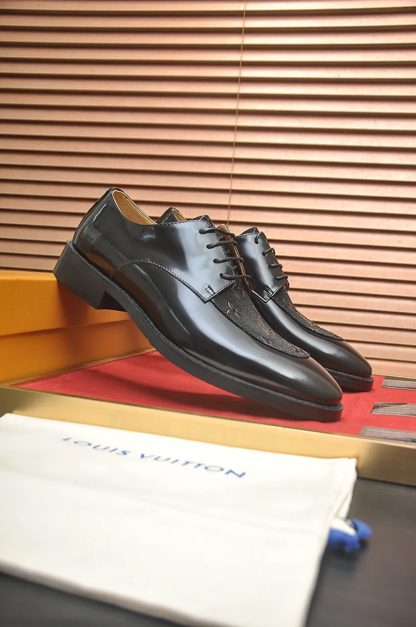 Men's men's shoes 💰500💶 [LV] (original single cowhide lining) 🍀LV's latest genuine leather business suit shoes are launched simultaneously on the official website. The first-layer cowhide imported from Italy is made of heavy gold, 💥official website 1:1 rubber outsole. Versatile to wear, high-end without losing class, and the color combination is extraordinary. This four-season style is alluring when worn on your feet, showing off your big-name flair. Standard code 38-45 (45 customized)
